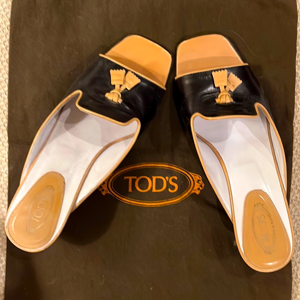 Tod’s black sandals